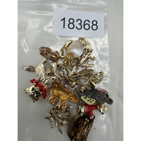 Vintage Brooch Lot Gold Tone Cat Monkey Mouse Elephant Humpty Dumpty Beach - Picture 6 of 6